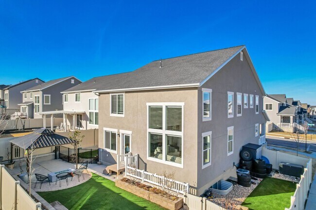 Building Photo - 4493 W Wharton Dr