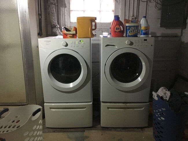 Building Photo - 327 Garfield Ave NW