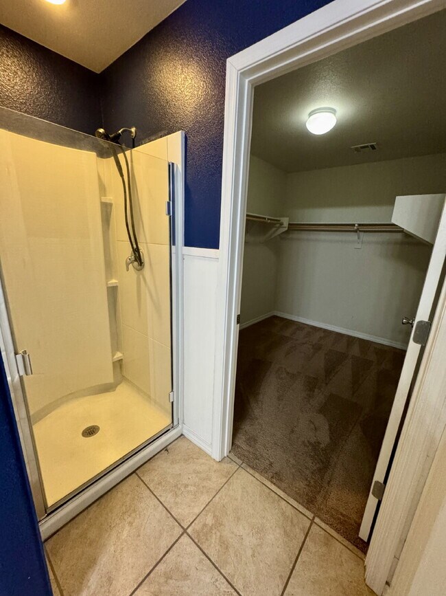 Building Photo - Move in Special 1/2 off first full month's...