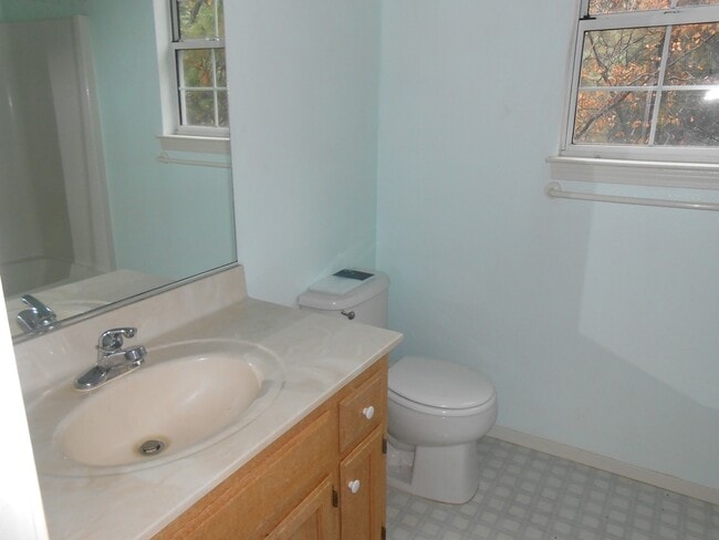 Building Photo - $500 MOVE IN SPECIAL OFF FIRST MONTHS RENT.