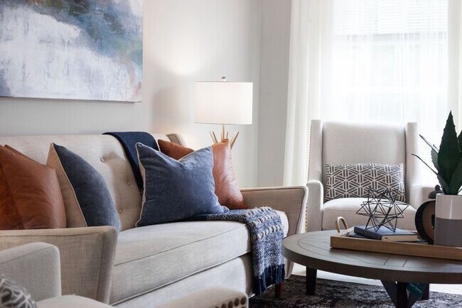 Building Photo - Townhomes at Humboldt Place- Fully renovated and move in ready 2 bedroom unit!