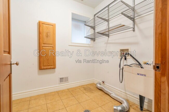 Building Photo - 3735 N Tripp Ave