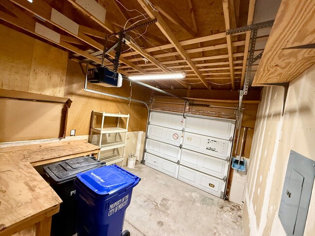 Building Photo - Charming 2-Bedroom Home with Office & Lake...