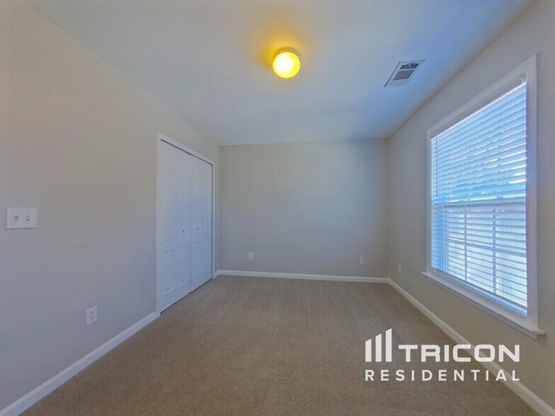 Building Photo - 188 Longwood Crossing