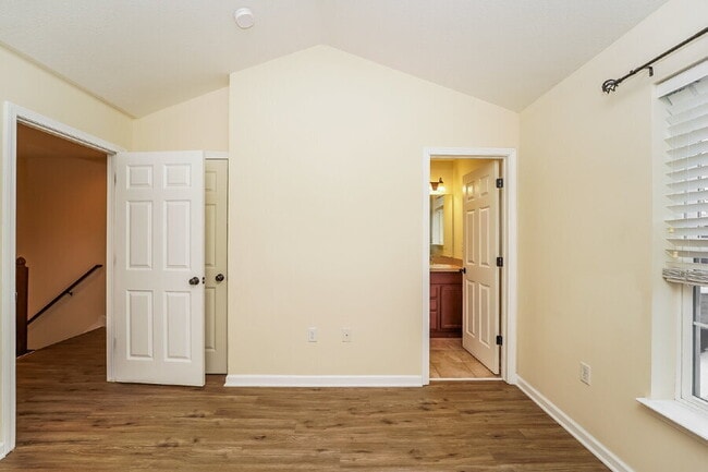 Building Photo - 39 Grandview Dr