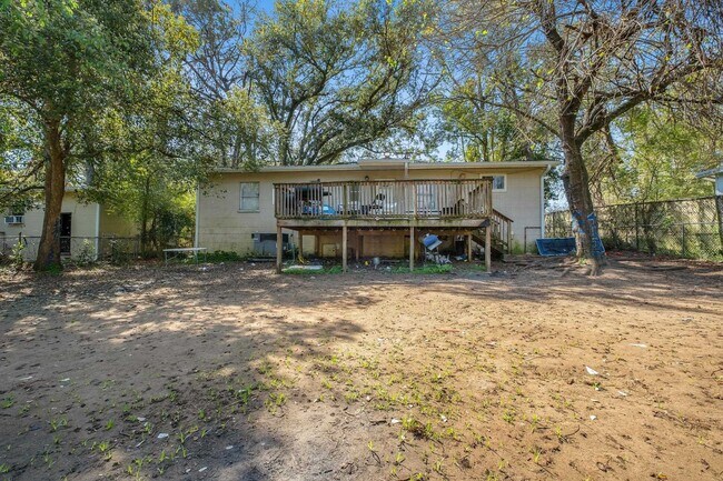 Building Photo - 1674 Sharkey St