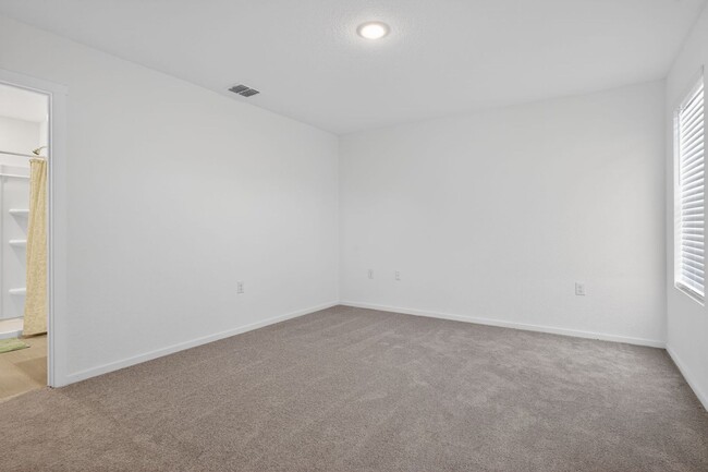 Building Photo - 1451 Neria Lp