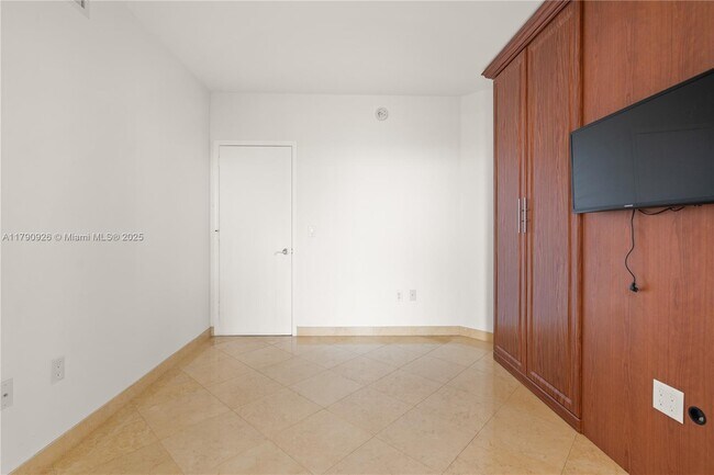 Building Photo - 19400 Turnberry Way