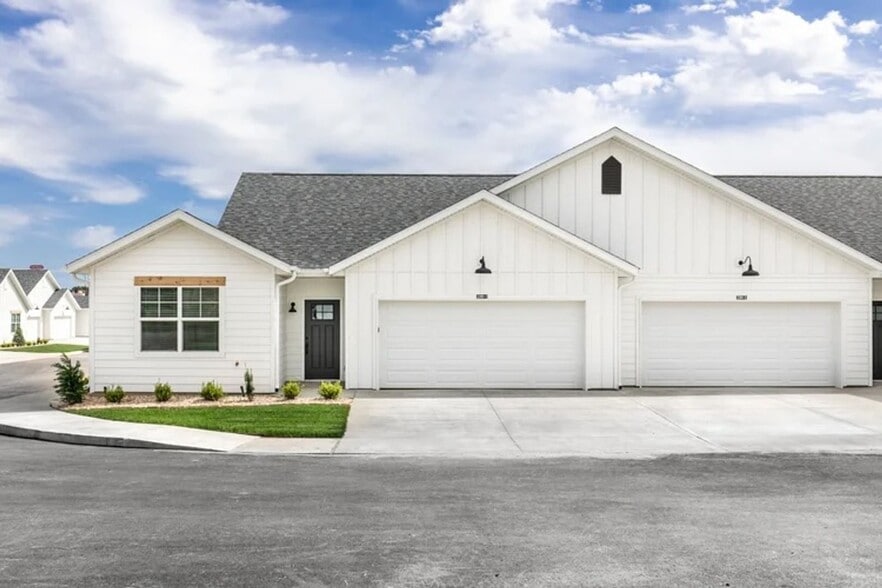Interior Photo - Deerbrook Farms