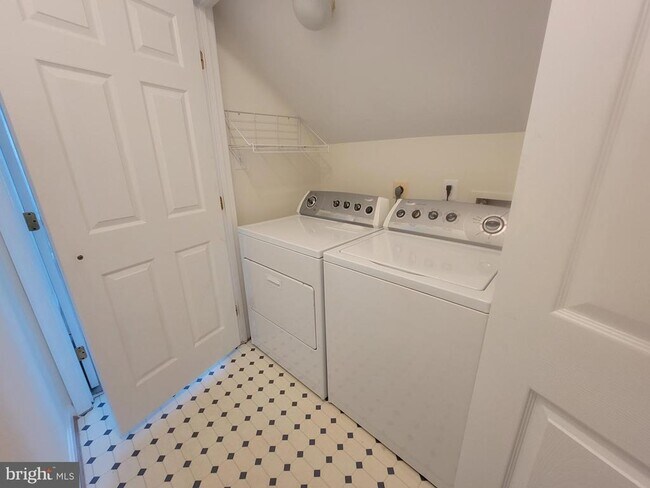 Building Photo - 20872 Ivymount Terrace