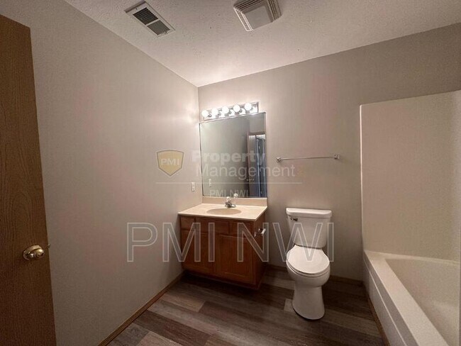 Building Photo - 1510-1516-1516 W 86th Ln