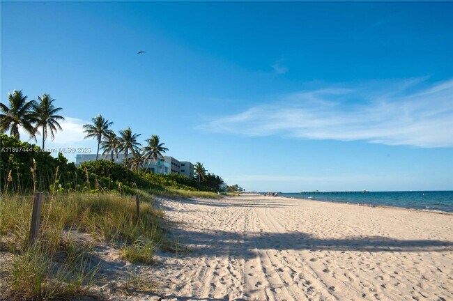 Building Photo - 4109 N Ocean Dr