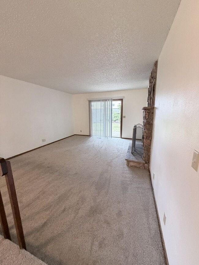 Building Photo - r1078