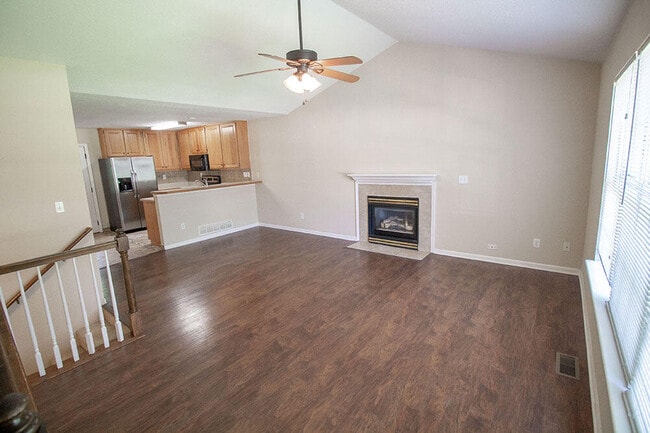 Building Photo - 1329 Valley Creek Ln