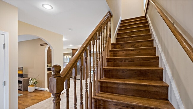 Building Photo - 800 S Washington St