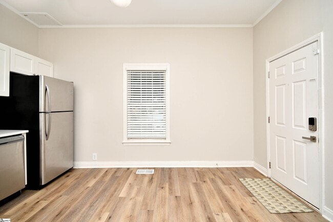 Building Photo - 5 Cardwell St