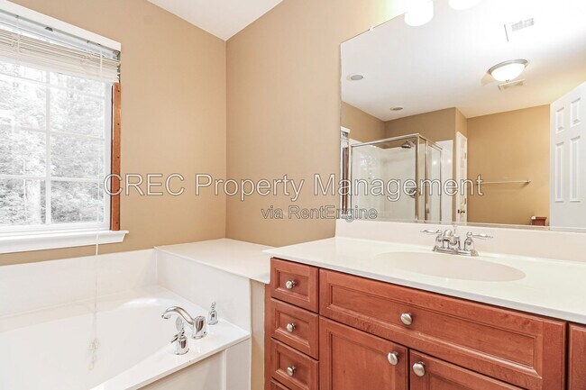 Building Photo - 3533 Claremont St