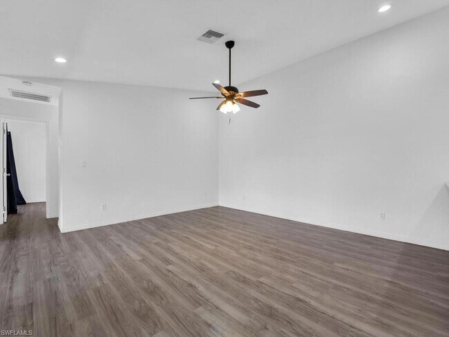 Building Photo - 5620 Foxlake Dr