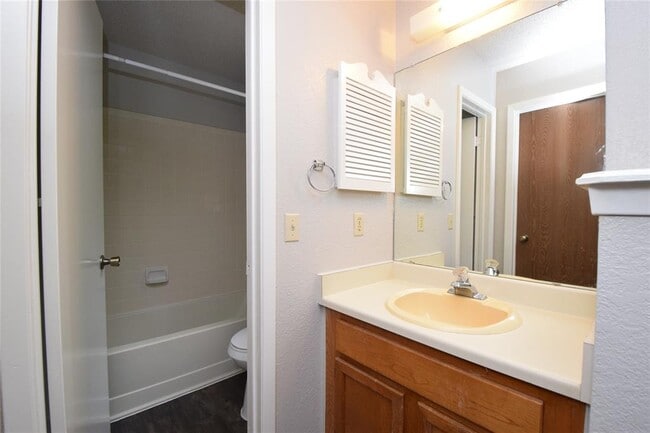 Building Photo - 12309 Dellrey Dr