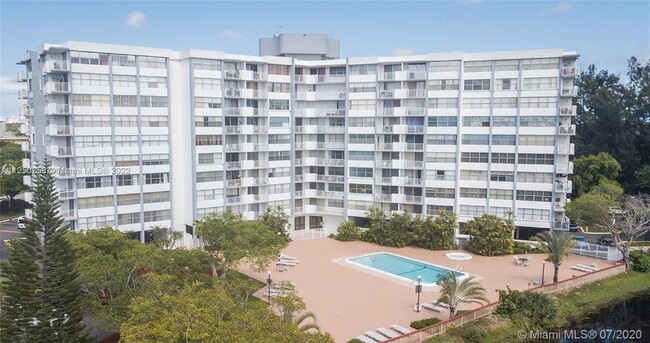 Building Photo - 1300 NE Miami Gardens Dr