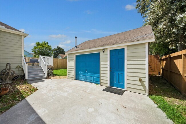 Building Photo - 809 Gale St