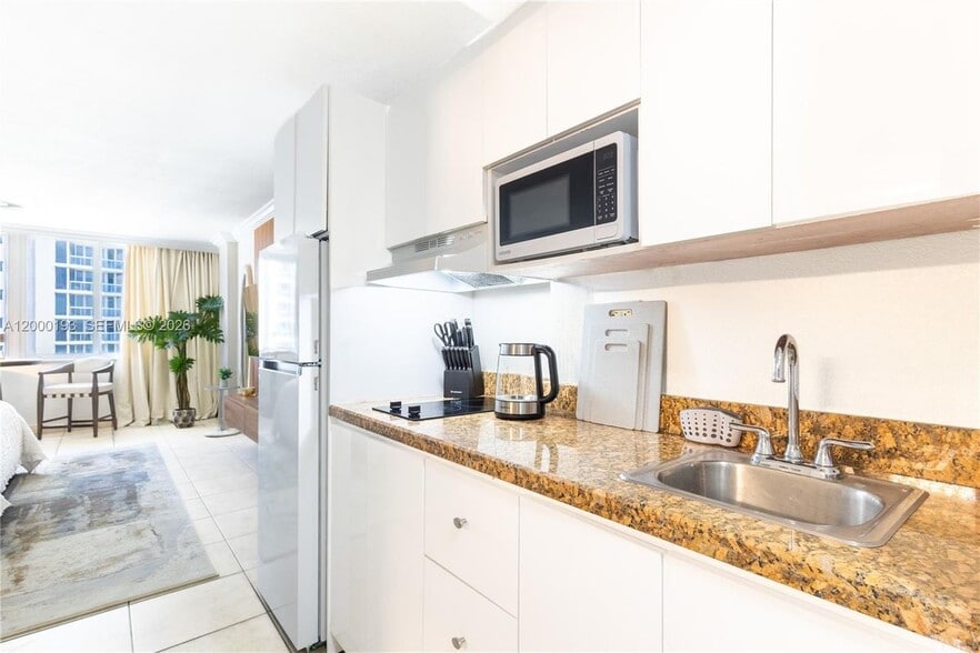 Building Photo - 19201 Collins Ave