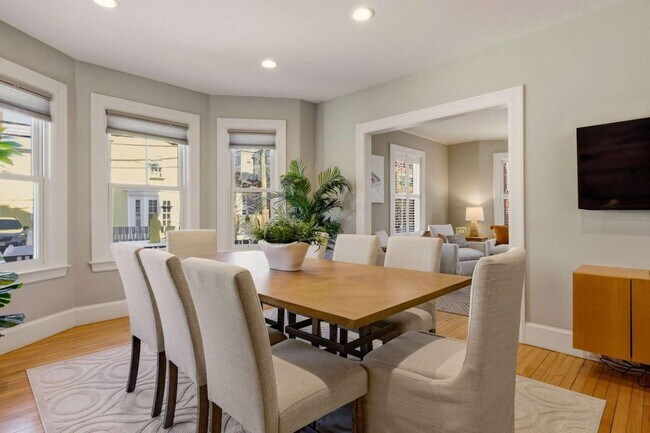 Building Photo - 115 Court St