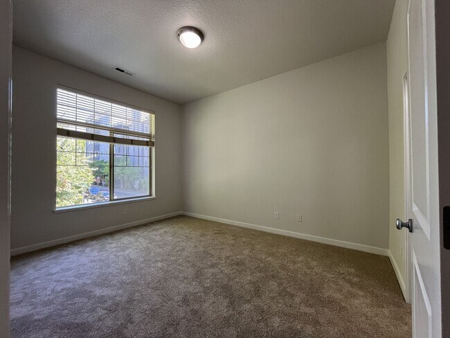 Building Photo - Beautifully Updated Bethany Townhome with Private Backyard and Modern Finishes