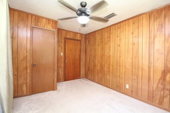 Building Photo - Molino 2/1 Cottage with Hardwood Floors, S...