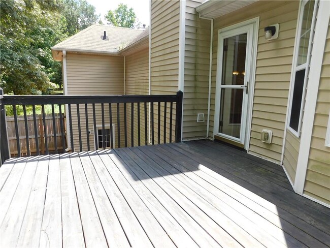 Building Photo - 576 Greenwood Park Way