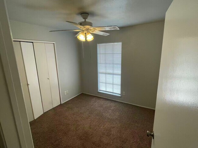 Building Photo - Beautiful 4 Bedroom For Rent!