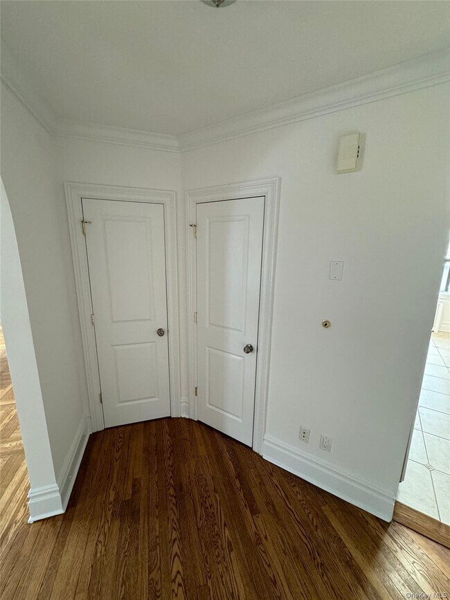 Building Photo - 10 Wright Pl