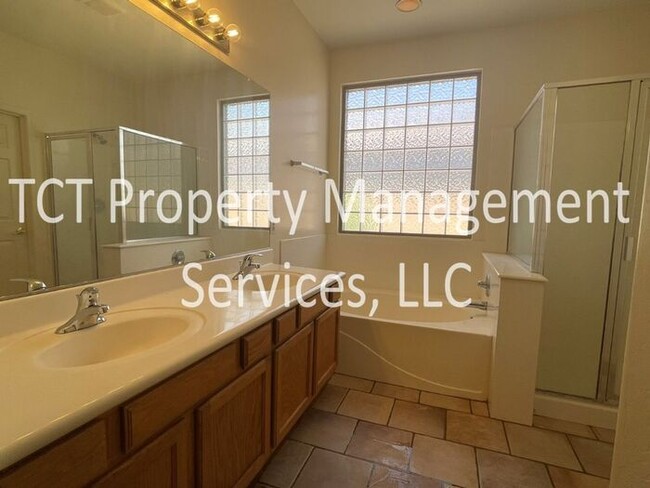 Building Photo - Great 3 Bedroom with Community Pool!