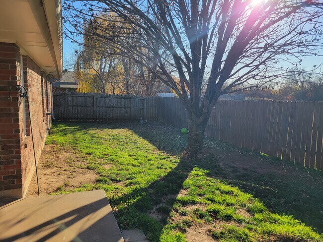 Building Photo - 921 Blue Ridge Dr