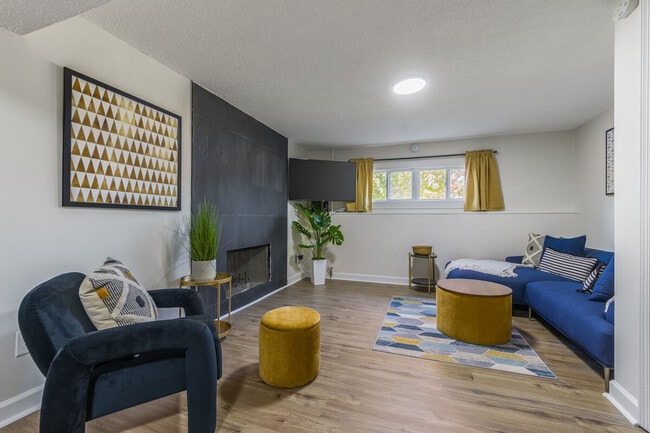 Building Photo - 7105 Chas Dr