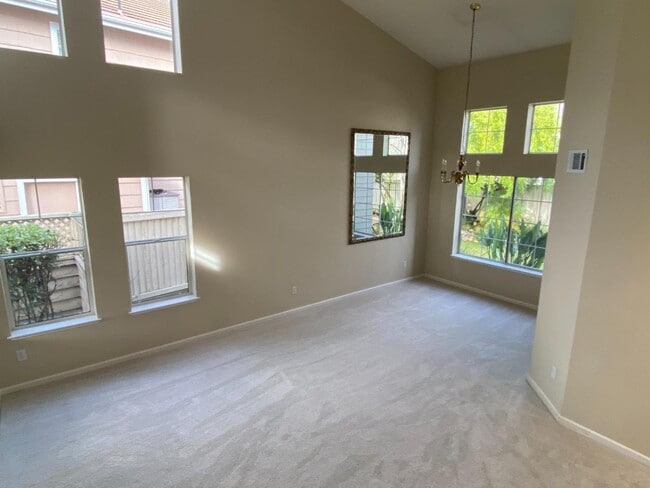 Building Photo - 323 Montserrat Dr