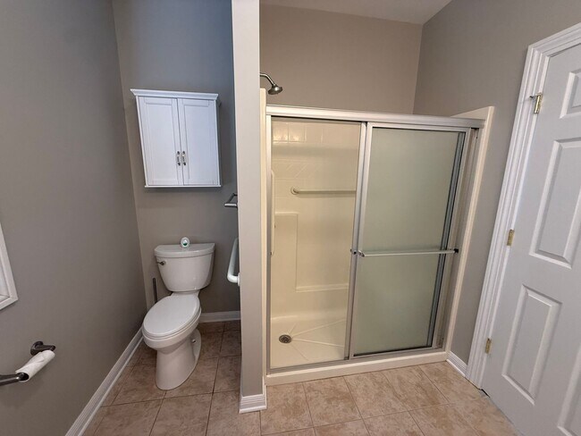 Building Photo - 4 Bedroom, 3 Bath Duplex in CrossKeys!