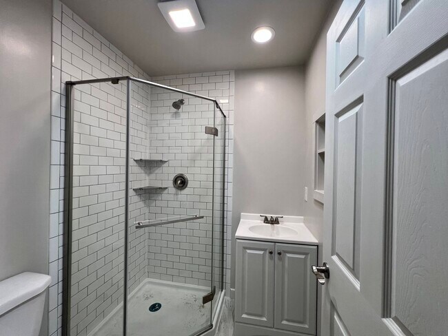 Building Photo - 316 Hardister Dr