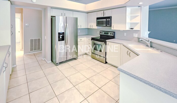 Building Photo - 7036 Fallbrook Ct