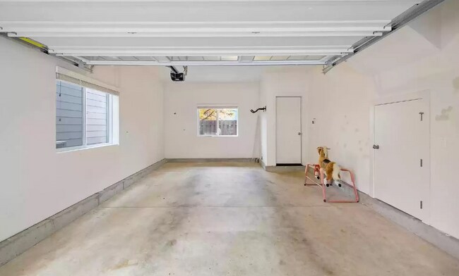 Building Photo - 459 NE Patricia Ann Pl