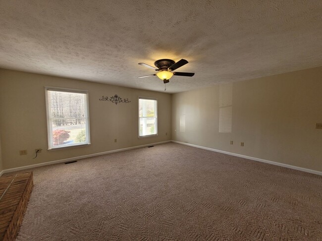 Building Photo - Nice Brick Home in Mount Airy