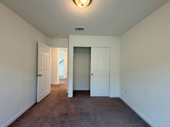 Building Photo - BEAUTIFUL 5 BED 3.5 BATH 3-STORY SINGLE FAMILY HOME WITH 2-CAR GARAGE, SUPER-SIZED LOFT & LOW-MAI...