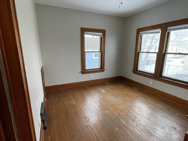 Building Photo - 205 Myrtle St