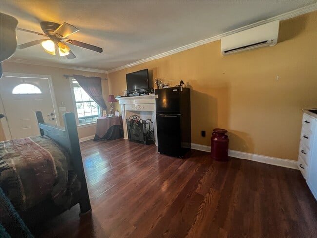 Building Photo - 9500 Mayfield Ave