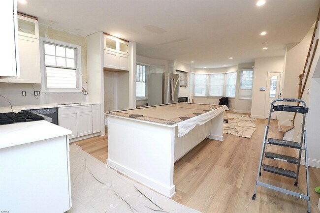 Building Photo - 213 N Jefferson Ave