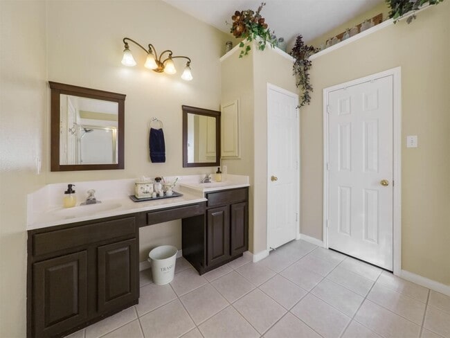 Building Photo - 5718 Indigo Trails Dr