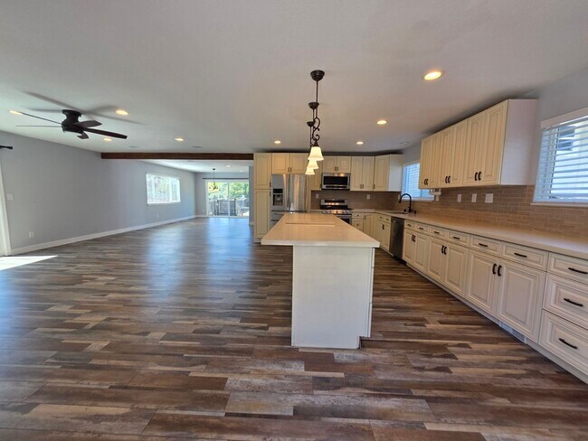 Building Photo - 780 W Cotati Ave