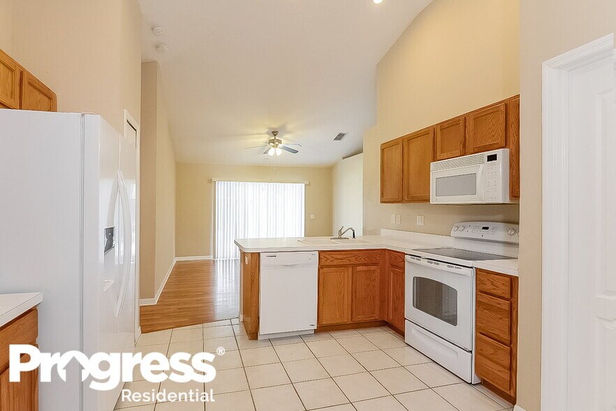 Building Photo - 25806 Bloomsbury Ct
