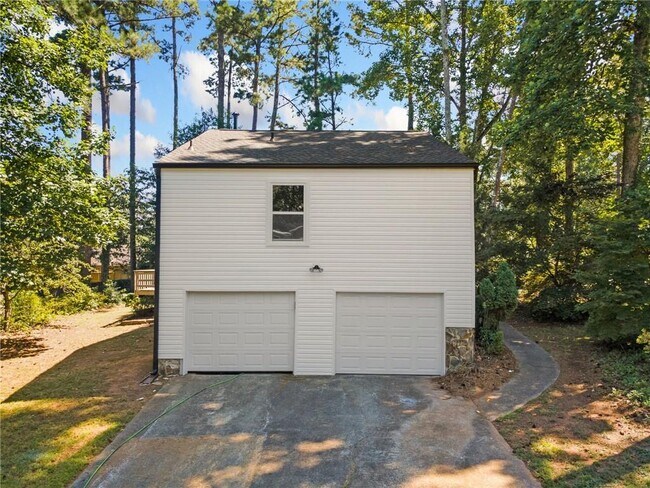Building Photo - 4060 Oak Ferry Dr NE