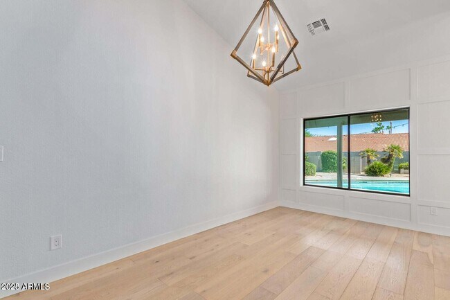 Building Photo - 5715 E Campo Bello Dr
